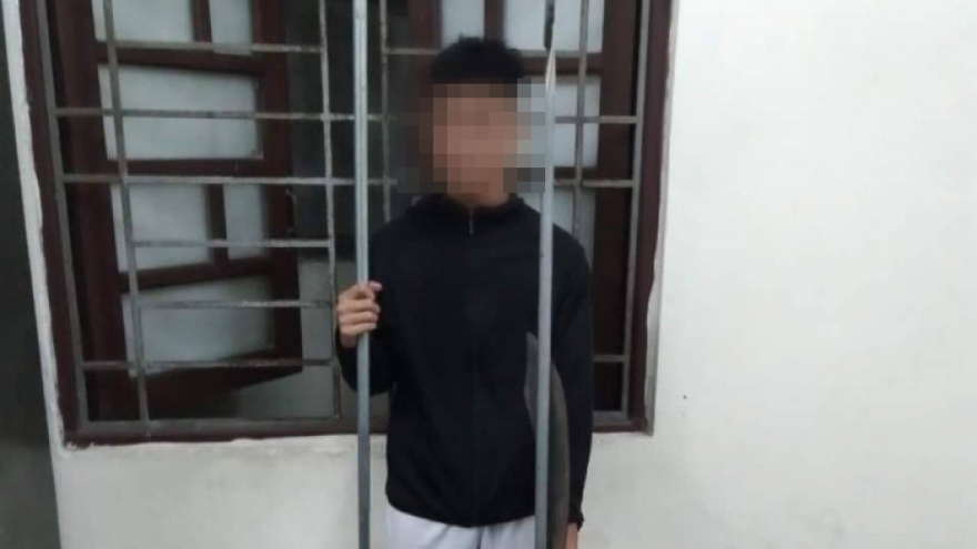 Thiếu niên mang dao phóng lợn giúp bạn giải quyết mâu thuẫn